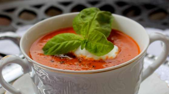 tomaten paprika soep